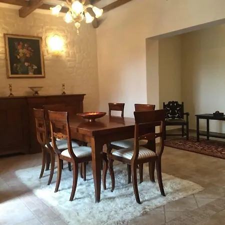 Emargina Arachova