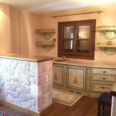 Emargina Arachova