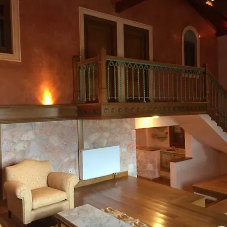 Emargina Villa