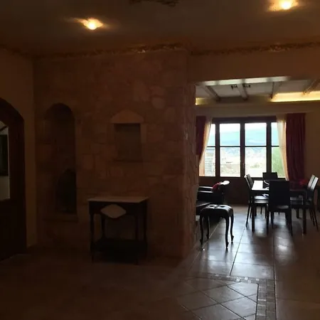 Emargina * Arachova